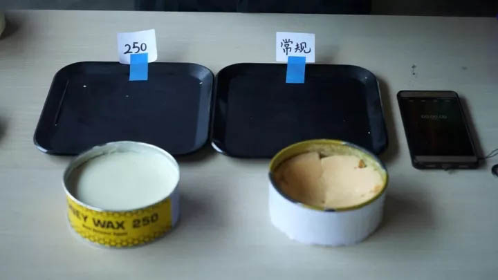 等待模具靜靜放置10-15分鐘，使脫模蠟充分滲透至模具表面