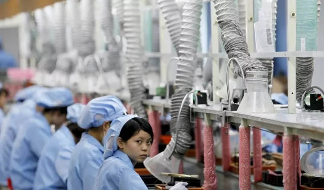未來幾年，制造業(yè)、服務(wù)業(yè)等勞動密集型產(chǎn)業(yè)的招工將更加困難，勞動力成本也必將日益高漲