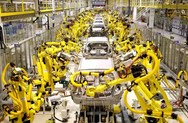 工業(yè)機器人已經(jīng)在汽車廠、船艇廠等工作場景證明了自己的價值