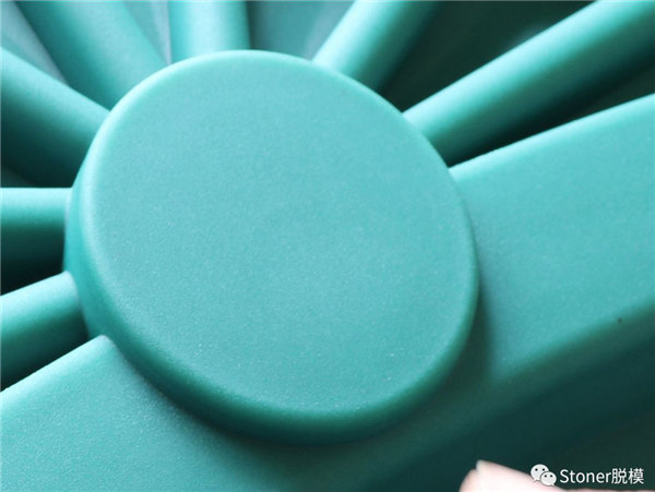 使用Stoner TraSys RotoFlow改善了產(chǎn)品質(zhì)量，提供了沒有針孔的光滑表面！